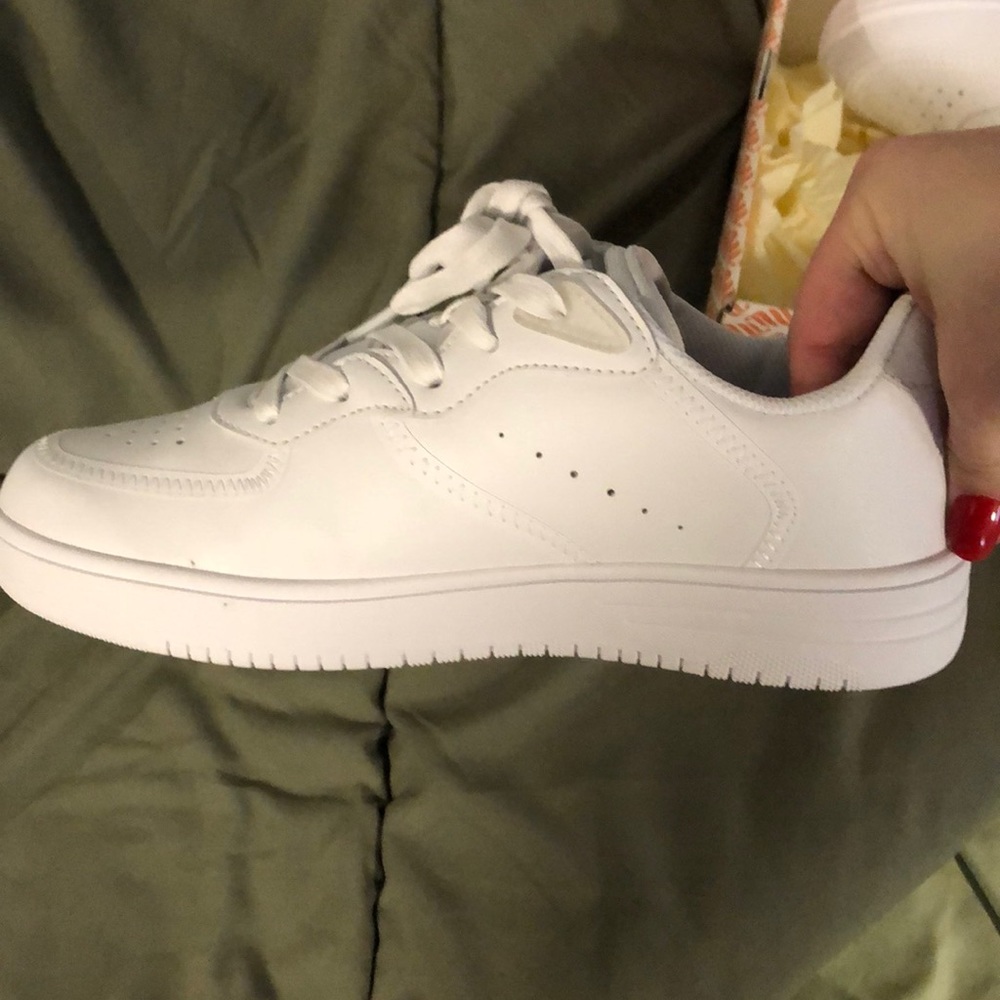Fabletics white tennis shoes, size 8.5